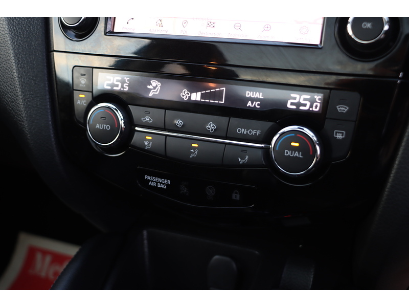 Nissan 1.3 DIG-T TEKNA SUV 5DR PETROL MANUAL PAN ROOF HEATED SEATS SAT NAV BLUETOOTH APPLE CARPLAY REAR & 360 CAMERA PARKING AIDS 57000 MILES FSH 6 SERVICES 72-74 Mitcham Road