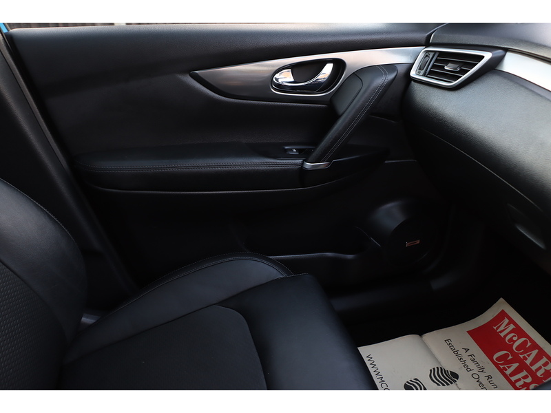 Nissan 1.3 DIG-T TEKNA SUV 5DR PETROL MANUAL PAN ROOF HEATED SEATS SAT NAV BLUETOOTH APPLE CARPLAY REAR & 360 CAMERA PARKING AIDS 57000 MILES FSH 6 SERVICES 72-74 Mitcham Road