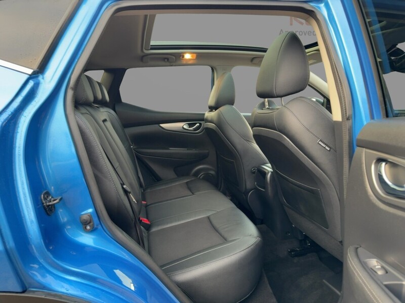 Nissan 1.3 DIG-T TEKNA SUV 5DR PETROL MANUAL PAN ROOF HEATED SEATS SAT NAV BLUETOOTH APPLE CARPLAY REAR & 360 CAMERA PARKING AIDS 57000 MILES FSH 6 SERVICES 72-74 Mitcham Road