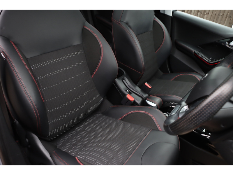 Peugeot 1.2 PURETECH GT LINE SUV 5DR PETROL EAT AUTO PAN ROOF SAT NAV BLUETOOTH DAB STEREO APPLE CARPLAY REAR CAM PARKING AIDS ONLY 36000 MILES FSH 6 SERVICES 72-74 Mitcham Road