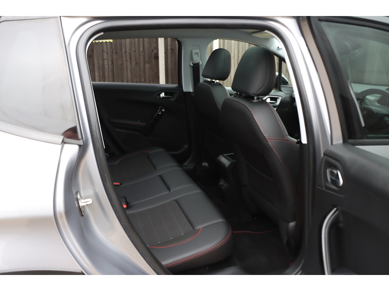 Peugeot 1.2 PURETECH GT LINE SUV 5DR PETROL EAT AUTO PAN ROOF SAT NAV BLUETOOTH DAB STEREO APPLE CARPLAY REAR CAM PARKING AIDS ONLY 36000 MILES FSH 6 SERVICES 72-74 Mitcham Road