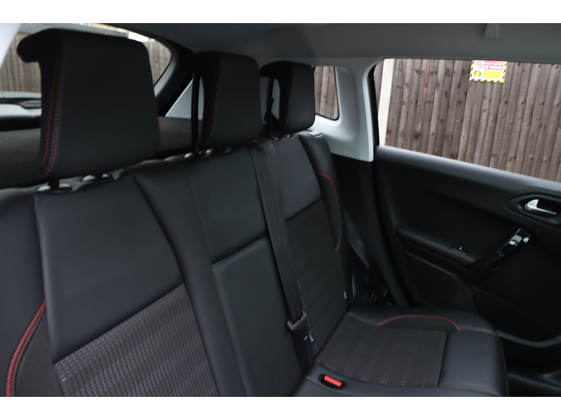 Peugeot 1.2 PURETECH GT LINE SUV 5DR PETROL EAT AUTO PAN ROOF SAT NAV BLUETOOTH DAB STEREO APPLE CARPLAY REAR CAM PARKING AIDS ONLY 36000 MILES FSH 6 SERVICES 72-74 Mitcham Road