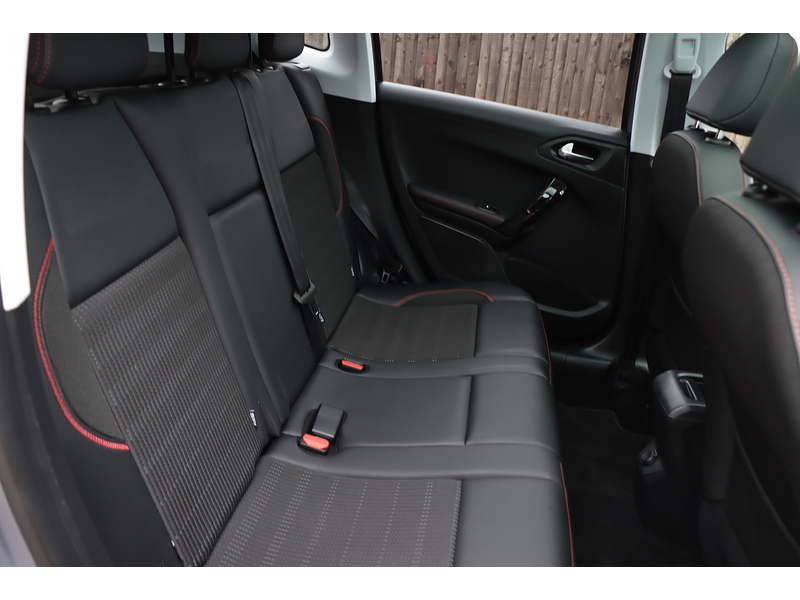 Peugeot 1.2 PURETECH GT LINE SUV 5DR PETROL EAT AUTO PAN ROOF SAT NAV BLUETOOTH DAB STEREO APPLE CARPLAY REAR CAM PARKING AIDS ONLY 36000 MILES FSH 6 SERVICES 72-74 Mitcham Road