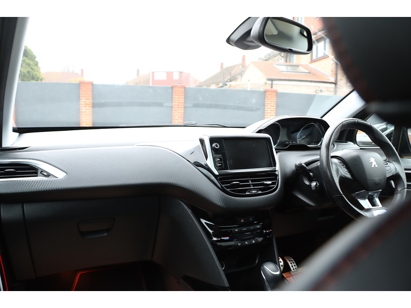 Peugeot 1.2 PURETECH GT LINE SUV 5DR PETROL EAT AUTO PAN ROOF SAT NAV BLUETOOTH DAB STEREO APPLE CARPLAY REAR CAM PARKING AIDS ONLY 36000 MILES FSH 6 SERVICES 72-74 Mitcham Road