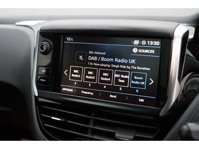 Peugeot 1.2 PURETECH GT LINE SUV 5DR PETROL EAT AUTO PAN ROOF SAT NAV BLUETOOTH DAB STEREO APPLE CARPLAY REAR CAM PARKING AIDS ONLY 36000 MILES FSH 6 SERVICES 72-74 Mitcham Road