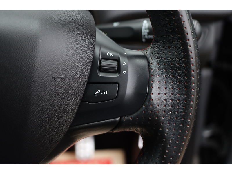 Peugeot 1.2 PURETECH GT LINE SUV 5DR PETROL EAT AUTO PAN ROOF SAT NAV BLUETOOTH DAB STEREO APPLE CARPLAY REAR CAM PARKING AIDS ONLY 36000 MILES FSH 6 SERVICES 72-74 Mitcham Road