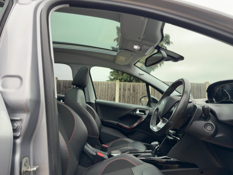 Peugeot 1.2 PURETECH GT LINE SUV 5DR PETROL EAT AUTO PAN ROOF SAT NAV BLUETOOTH DAB STEREO APPLE CARPLAY REAR CAM PARKING AIDS ONLY 36000 MILES FSH 6 SERVICES 72-74 Mitcham Road