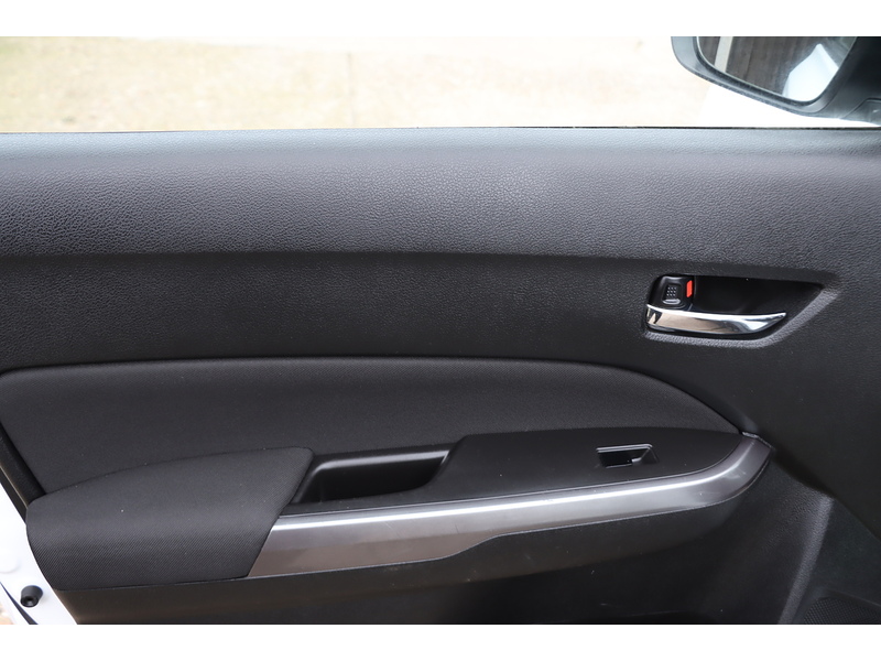 Suzuki 1.0 BOOSTERJET SZ4 SUV 5DR PETROL MANUAL BLUETOOTH CD PLAYER STEREO USB INPUT JUST 2 OWNERS SAME OWNER FOR 4 YEARS ONLY 53000 MILES SH NO ULEZ CHARGE 72-74 Mitcham Road