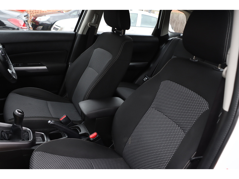 Suzuki 1.0 BOOSTERJET SZ4 SUV 5DR PETROL MANUAL BLUETOOTH CD PLAYER STEREO USB INPUT JUST 2 OWNERS SAME OWNER FOR 4 YEARS ONLY 53000 MILES SH NO ULEZ CHARGE 72-74 Mitcham Road