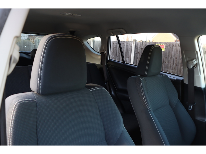 Toyota 2.5 VVT-H BUSINESS EDITION PLUS SUV 5DR PETROL HYBRID CVT AUTO SATNAV BLUETOOTH STEREO REAR CAMERA PARKING AIDS 74000 MILES FSH 10 SERVICES £35 TO TAX 72-74 Mitcham Road