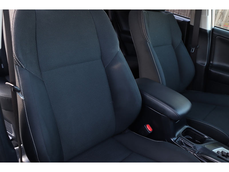 Toyota 2.5 VVT-H BUSINESS EDITION PLUS SUV 5DR PETROL HYBRID CVT AUTO SATNAV BLUETOOTH STEREO REAR CAMERA PARKING AIDS 74000 MILES FSH 10 SERVICES £35 TO TAX 72-74 Mitcham Road