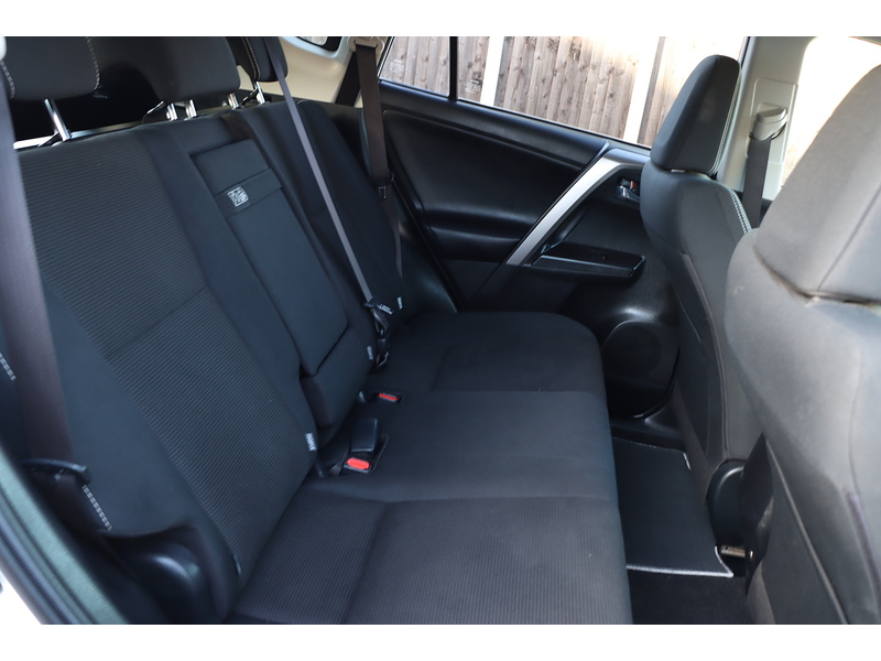 Toyota 2.5 VVT-H BUSINESS EDITION PLUS SUV 5DR PETROL HYBRID CVT AUTO SATNAV BLUETOOTH STEREO REAR CAMERA PARKING AIDS 74000 MILES FSH 10 SERVICES £35 TO TAX 72-74 Mitcham Road