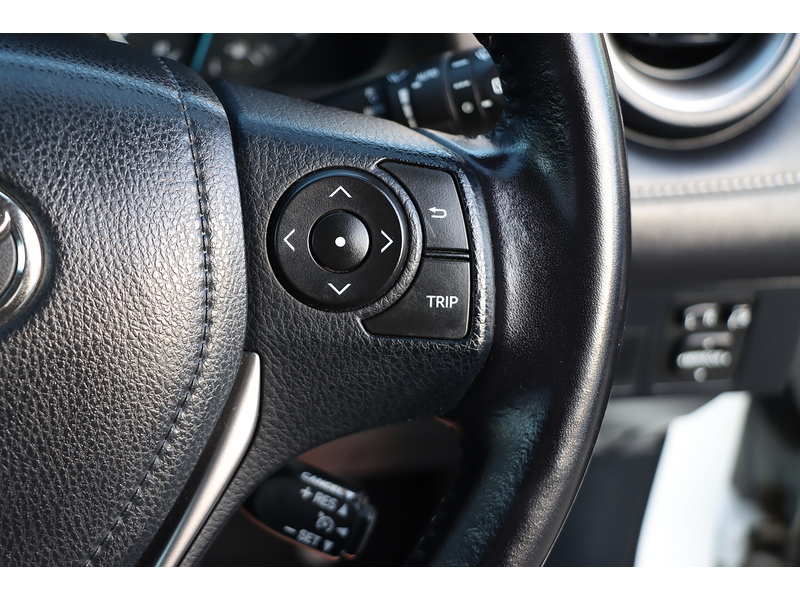 Toyota 2.5 VVT-H BUSINESS EDITION PLUS SUV 5DR PETROL HYBRID CVT AUTO SATNAV BLUETOOTH STEREO REAR CAMERA PARKING AIDS 74000 MILES FSH 10 SERVICES £35 TO TAX 72-74 Mitcham Road