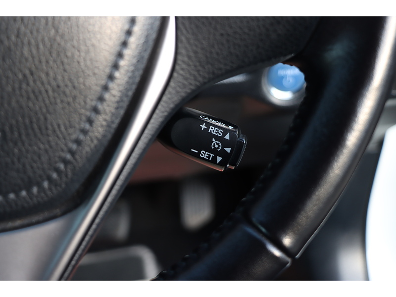 Toyota 2.5 VVT-H BUSINESS EDITION PLUS SUV 5DR PETROL HYBRID CVT AUTO SATNAV BLUETOOTH STEREO REAR CAMERA PARKING AIDS 74000 MILES FSH 10 SERVICES £35 TO TAX 72-74 Mitcham Road