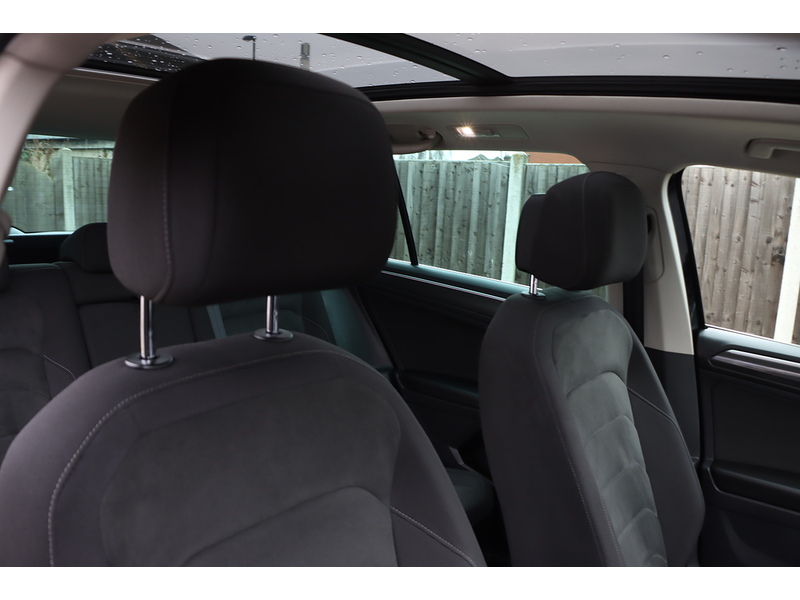 Volkswagen 2.0 TSI SEL SUV 5DR PETROL DSG 4MOTION AUTO SUNROOF HEATED SEATS SAT NAV BLUETOOTH DAB STEREO PARKING AIDS 2 OWNERS 34000 MILES FSH NO ULEZ CHARGE 72-74 Mitcham Road