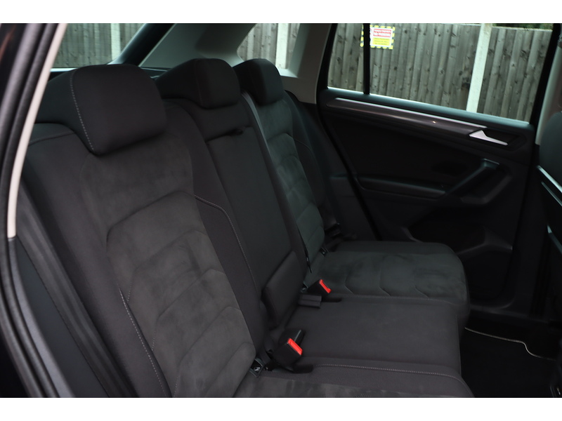 Volkswagen 2.0 TSI SEL SUV 5DR PETROL DSG 4MOTION AUTO SUNROOF HEATED SEATS SAT NAV BLUETOOTH DAB STEREO PARKING AIDS 2 OWNERS 34000 MILES FSH NO ULEZ CHARGE 72-74 Mitcham Road