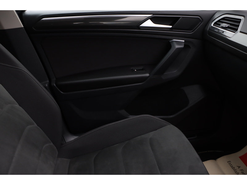 Volkswagen 2.0 TSI SEL SUV 5DR PETROL DSG 4MOTION AUTO SUNROOF HEATED SEATS SAT NAV BLUETOOTH DAB STEREO PARKING AIDS 2 OWNERS 34000 MILES FSH NO ULEZ CHARGE 72-74 Mitcham Road