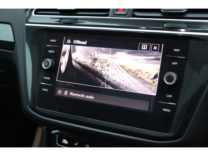 Volkswagen 2.0 TSI SEL SUV 5DR PETROL DSG 4MOTION AUTO SUNROOF HEATED SEATS SAT NAV BLUETOOTH DAB STEREO PARKING AIDS 2 OWNERS 34000 MILES FSH NO ULEZ CHARGE 72-74 Mitcham Road