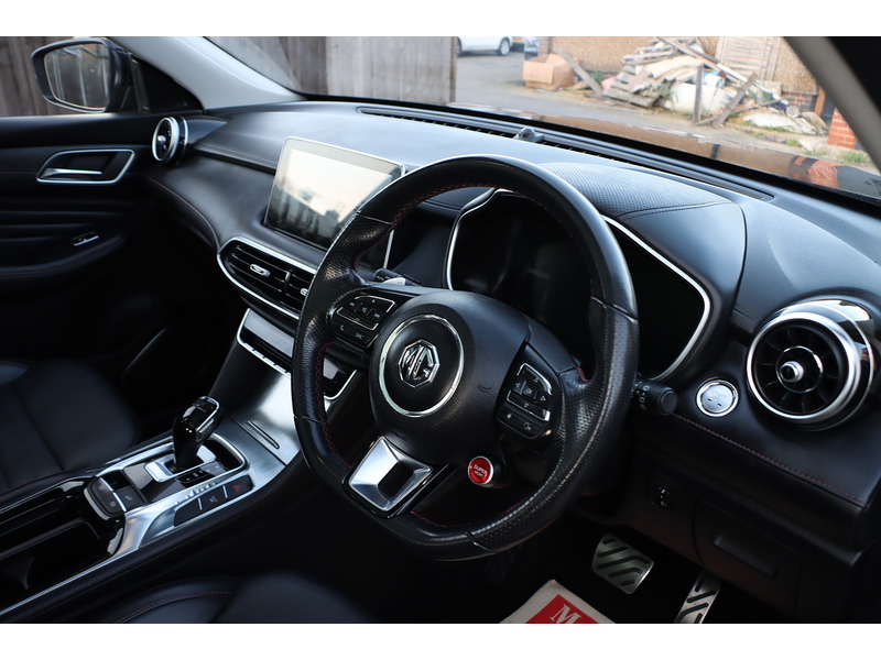 MG 1.5 T-GDI EXCLUSIVE SUV 5DR PETROL DCT AUTO SUNROOF HEATED SEATS SAT NAV BLUETOOTH APPLE CARPLAY REAR CAMERA PARKING AIDS JUST 1 OWNER 61000 MILES SH 72-74 Mitcham Road