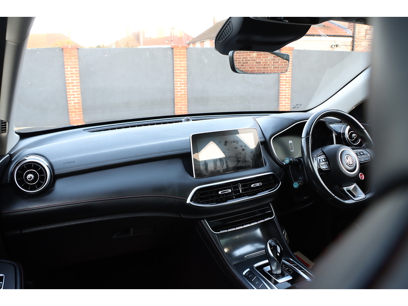 MG 1.5 T-GDI EXCLUSIVE SUV 5DR PETROL DCT AUTO SUNROOF HEATED SEATS SAT NAV BLUETOOTH APPLE CARPLAY REAR CAMERA PARKING AIDS JUST 1 OWNER 61000 MILES SH 72-74 Mitcham Road