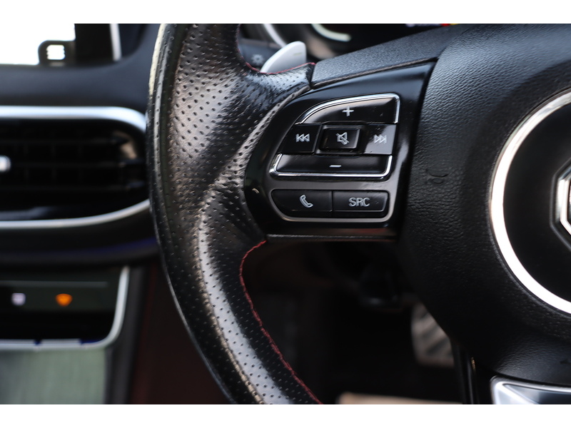 MG 1.5 T-GDI EXCLUSIVE SUV 5DR PETROL DCT AUTO SUNROOF HEATED SEATS SAT NAV BLUETOOTH APPLE CARPLAY REAR CAMERA PARKING AIDS JUST 1 OWNER 61000 MILES SH 72-74 Mitcham Road