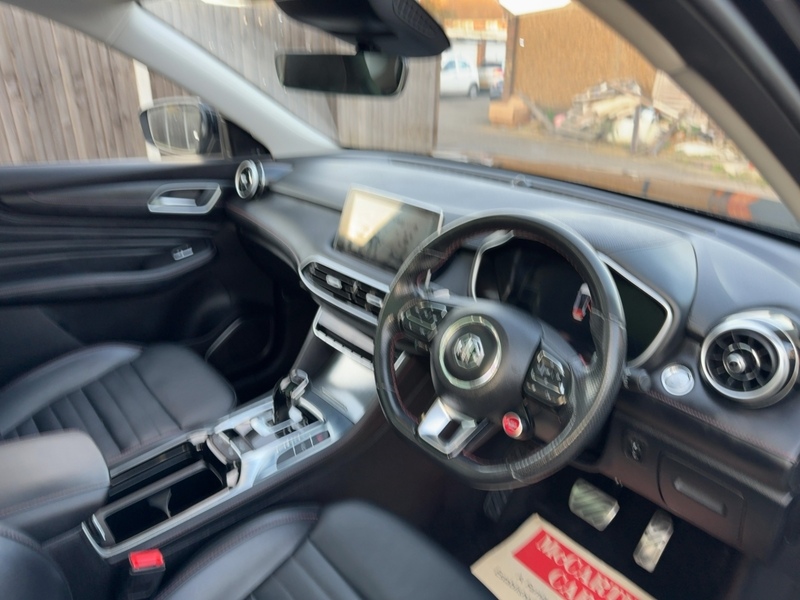 MG 1.5 T-GDI EXCLUSIVE SUV 5DR PETROL DCT AUTO SUNROOF HEATED SEATS SAT NAV BLUETOOTH APPLE CARPLAY REAR CAMERA PARKING AIDS JUST 1 OWNER 61000 MILES SH 72-74 Mitcham Road