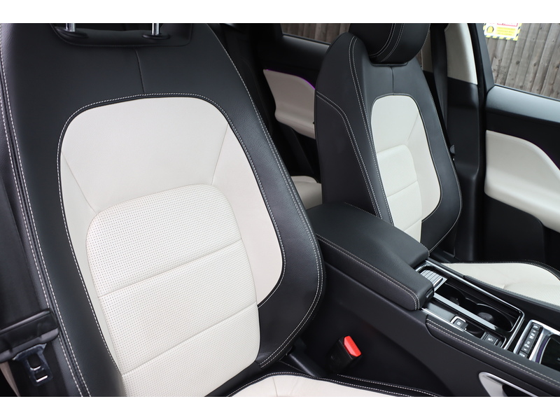 Jaguar 2.0 P300 R-SPORT SUV 5DR PETROL AWD AUTO PAN ROOF HEATED SEATS SAT NAV BLUETOOTH APPLE CARPLAY REAR & 360 CAMERA PARKING AIDS 2 OWNERS 34000 MILES FSH 72-74 Mitcham Road