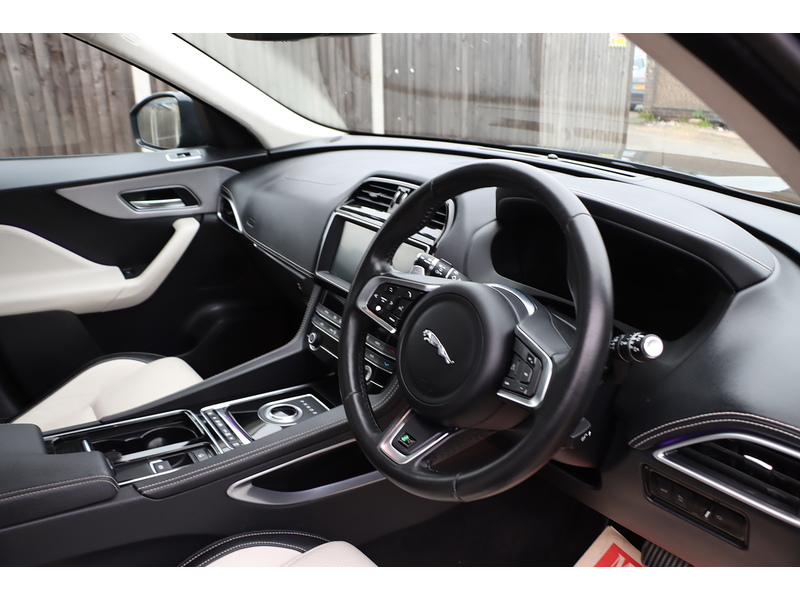 Jaguar 2.0 P300 R-SPORT SUV 5DR PETROL AWD AUTO PAN ROOF HEATED SEATS SAT NAV BLUETOOTH APPLE CARPLAY REAR & 360 CAMERA PARKING AIDS 2 OWNERS 34000 MILES FSH 72-74 Mitcham Road