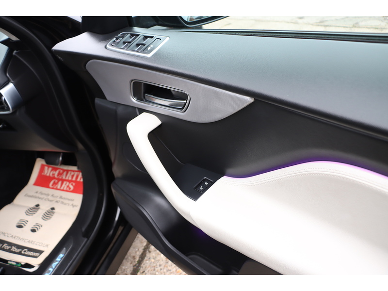 Jaguar 2.0 P300 R-SPORT SUV 5DR PETROL AWD AUTO PAN ROOF HEATED SEATS SAT NAV BLUETOOTH APPLE CARPLAY REAR & 360 CAMERA PARKING AIDS 2 OWNERS 34000 MILES FSH 72-74 Mitcham Road