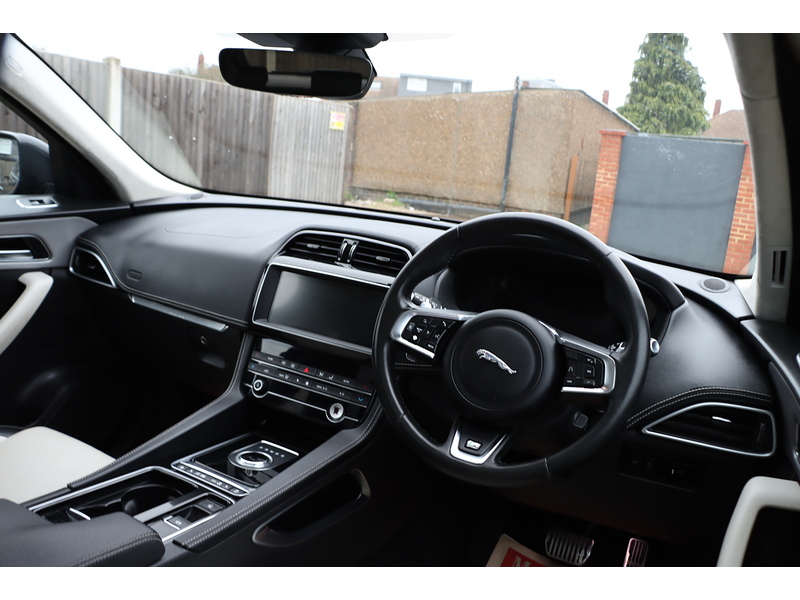 Jaguar 2.0 P300 R-SPORT SUV 5DR PETROL AWD AUTO PAN ROOF HEATED SEATS SAT NAV BLUETOOTH APPLE CARPLAY REAR & 360 CAMERA PARKING AIDS 2 OWNERS 34000 MILES FSH 72-74 Mitcham Road