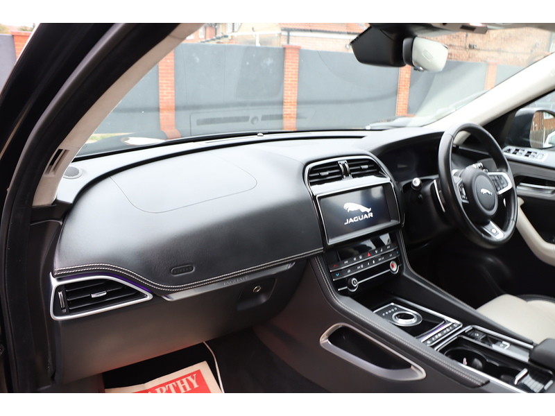 Jaguar 2.0 P300 R-SPORT SUV 5DR PETROL AWD AUTO PAN ROOF HEATED SEATS SAT NAV BLUETOOTH APPLE CARPLAY REAR & 360 CAMERA PARKING AIDS 2 OWNERS 34000 MILES FSH 72-74 Mitcham Road