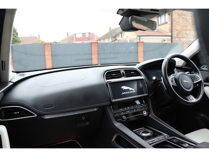 Jaguar 2.0 P300 R-SPORT SUV 5DR PETROL AWD AUTO PAN ROOF HEATED SEATS SAT NAV BLUETOOTH APPLE CARPLAY REAR & 360 CAMERA PARKING AIDS 2 OWNERS 34000 MILES FSH 72-74 Mitcham Road