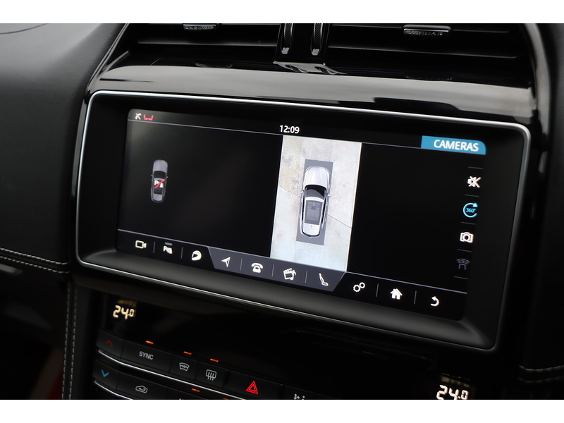 Jaguar 2.0 P300 R-SPORT SUV 5DR PETROL AWD AUTO PAN ROOF HEATED SEATS SAT NAV BLUETOOTH APPLE CARPLAY REAR & 360 CAMERA PARKING AIDS 2 OWNERS 34000 MILES FSH 72-74 Mitcham Road