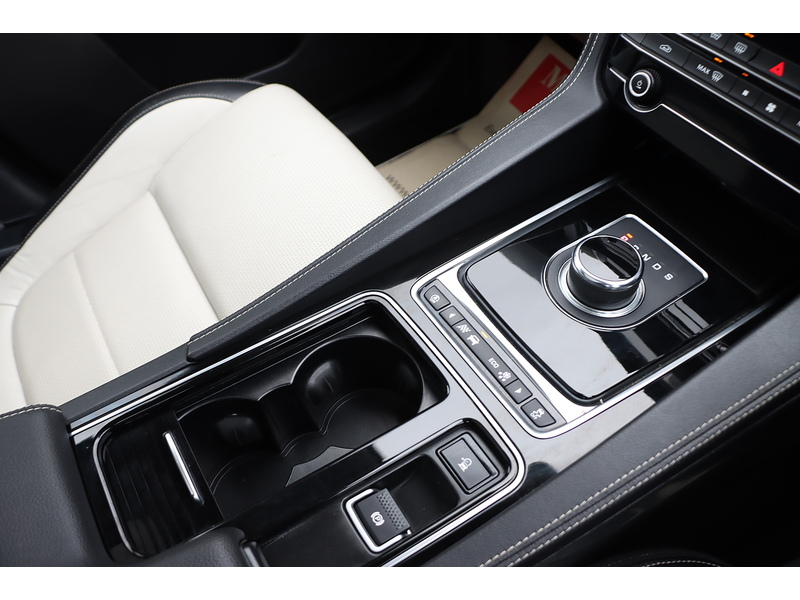 Jaguar 2.0 P300 R-SPORT SUV 5DR PETROL AWD AUTO PAN ROOF HEATED SEATS SAT NAV BLUETOOTH APPLE CARPLAY REAR & 360 CAMERA PARKING AIDS 2 OWNERS 34000 MILES FSH 72-74 Mitcham Road