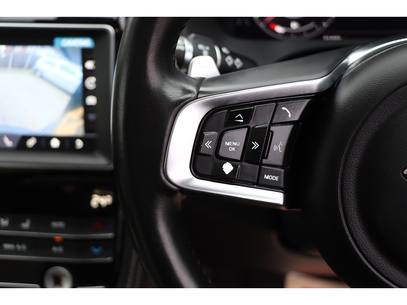 Jaguar 2.0 P300 R-SPORT SUV 5DR PETROL AWD AUTO PAN ROOF HEATED SEATS SAT NAV BLUETOOTH APPLE CARPLAY REAR & 360 CAMERA PARKING AIDS 2 OWNERS 34000 MILES FSH 72-74 Mitcham Road