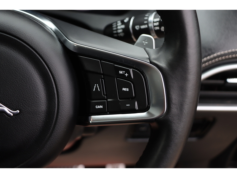 Jaguar 2.0 P300 R-SPORT SUV 5DR PETROL AWD AUTO PAN ROOF HEATED SEATS SAT NAV BLUETOOTH APPLE CARPLAY REAR & 360 CAMERA PARKING AIDS 2 OWNERS 34000 MILES FSH 72-74 Mitcham Road