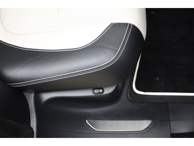 Jaguar 2.0 P300 R-SPORT SUV 5DR PETROL AWD AUTO PAN ROOF HEATED SEATS SAT NAV BLUETOOTH APPLE CARPLAY REAR & 360 CAMERA PARKING AIDS 2 OWNERS 34000 MILES FSH 72-74 Mitcham Road