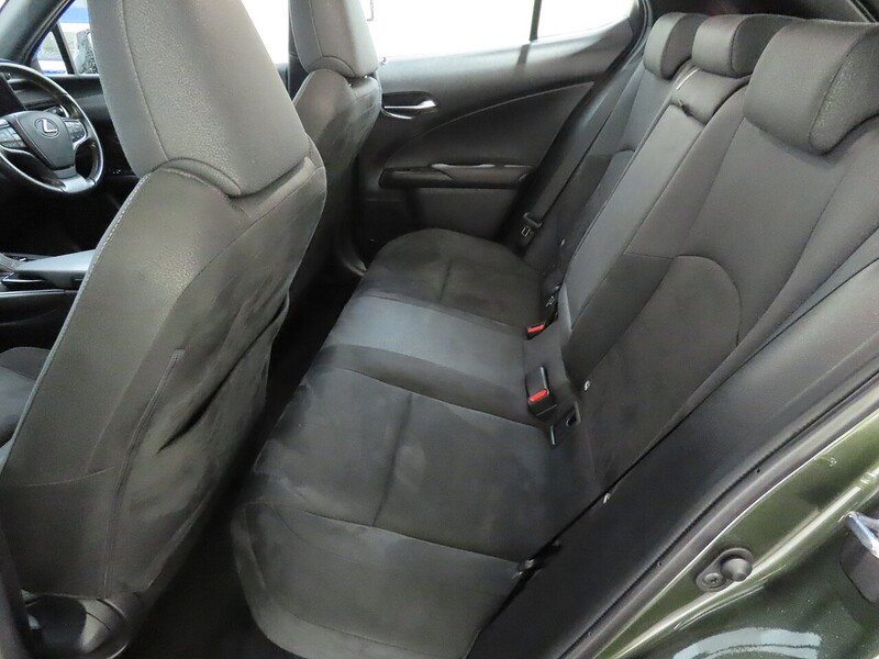 Lexus 250H 2.0 SUV 5DR PETROL HYBRID E-CVT AUTO SAT NAV BLUETOOTH DAB STEREO APPLE CARPLAY REAR CAMERA JUST 2 OWNERS ONLY 59000 MILES SH NO ULEZ CHARGE 72-74 Mitcham Road