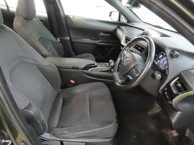 Lexus 250H 2.0 SUV 5DR PETROL HYBRID E-CVT AUTO SAT NAV BLUETOOTH DAB STEREO APPLE CARPLAY REAR CAMERA JUST 2 OWNERS ONLY 59000 MILES SH NO ULEZ CHARGE 72-74 Mitcham Road