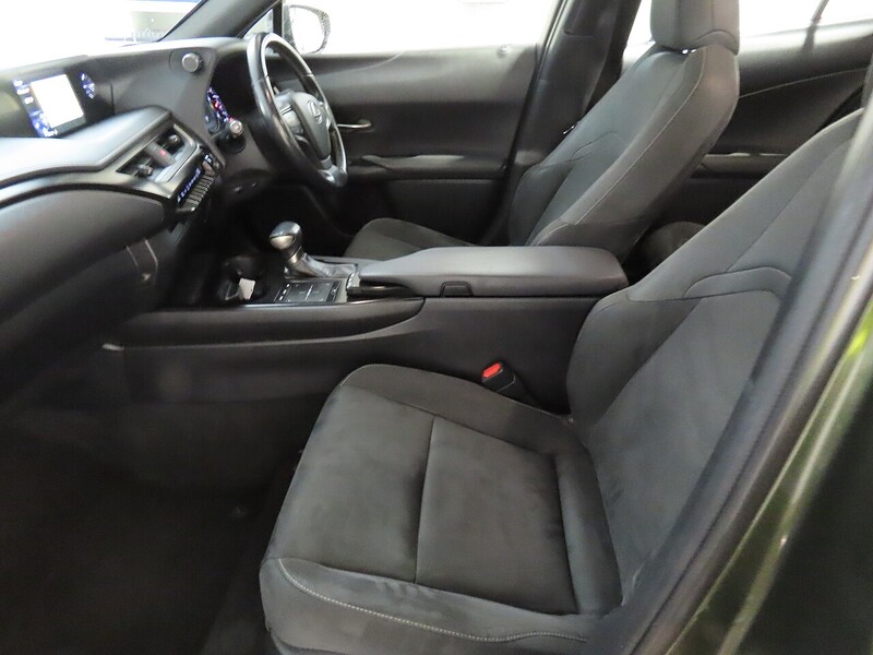 Lexus 250H 2.0 SUV 5DR PETROL HYBRID E-CVT AUTO SAT NAV BLUETOOTH DAB STEREO APPLE CARPLAY REAR CAMERA JUST 2 OWNERS ONLY 59000 MILES SH NO ULEZ CHARGE 72-74 Mitcham Road