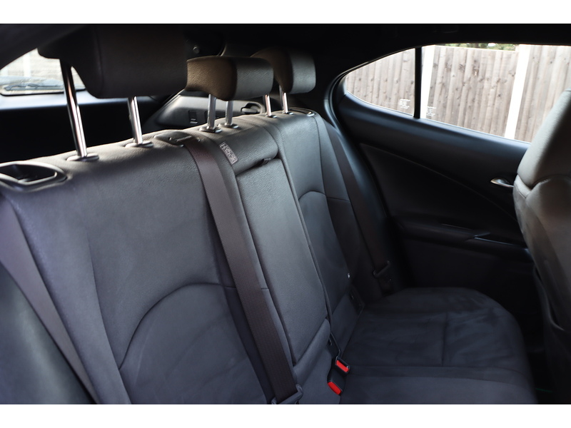 Lexus 250H 2.0 SUV 5DR PETROL HYBRID E-CVT AUTO SAT NAV BLUETOOTH DAB STEREO APPLE CARPLAY REAR CAMERA JUST 2 OWNERS ONLY 59000 MILES SH NO ULEZ CHARGE 72-74 Mitcham Road