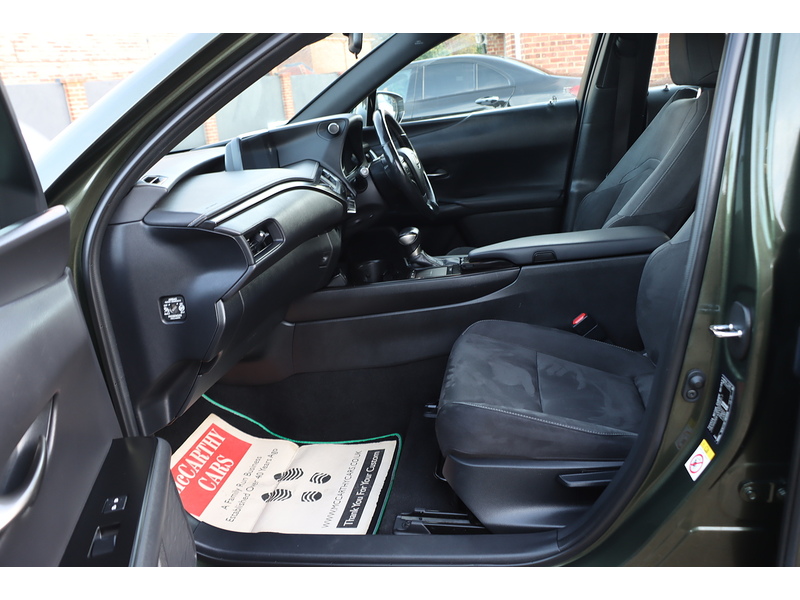 Lexus 250H 2.0 SUV 5DR PETROL HYBRID E-CVT AUTO SAT NAV BLUETOOTH DAB STEREO APPLE CARPLAY REAR CAMERA JUST 2 OWNERS ONLY 59000 MILES SH NO ULEZ CHARGE 72-74 Mitcham Road