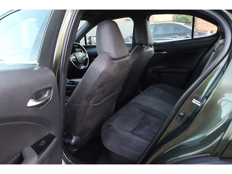 Lexus 250H 2.0 SUV 5DR PETROL HYBRID E-CVT AUTO SAT NAV BLUETOOTH DAB STEREO APPLE CARPLAY REAR CAMERA JUST 2 OWNERS ONLY 59000 MILES SH NO ULEZ CHARGE 72-74 Mitcham Road