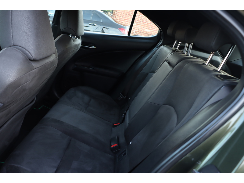 Lexus 250H 2.0 SUV 5DR PETROL HYBRID E-CVT AUTO SAT NAV BLUETOOTH DAB STEREO APPLE CARPLAY REAR CAMERA JUST 2 OWNERS ONLY 59000 MILES SH NO ULEZ CHARGE 72-74 Mitcham Road