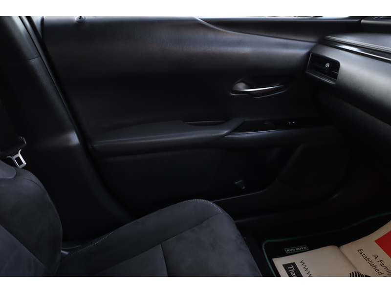 Lexus 250H 2.0 SUV 5DR PETROL HYBRID E-CVT AUTO SAT NAV BLUETOOTH DAB STEREO APPLE CARPLAY REAR CAMERA JUST 2 OWNERS ONLY 59000 MILES SH NO ULEZ CHARGE 72-74 Mitcham Road