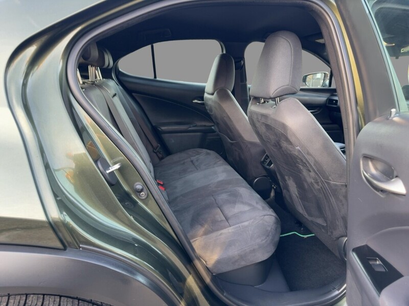 Lexus 250H 2.0 SUV 5DR PETROL HYBRID E-CVT AUTO SAT NAV BLUETOOTH DAB STEREO APPLE CARPLAY REAR CAMERA JUST 2 OWNERS ONLY 59000 MILES SH NO ULEZ CHARGE 72-74 Mitcham Road