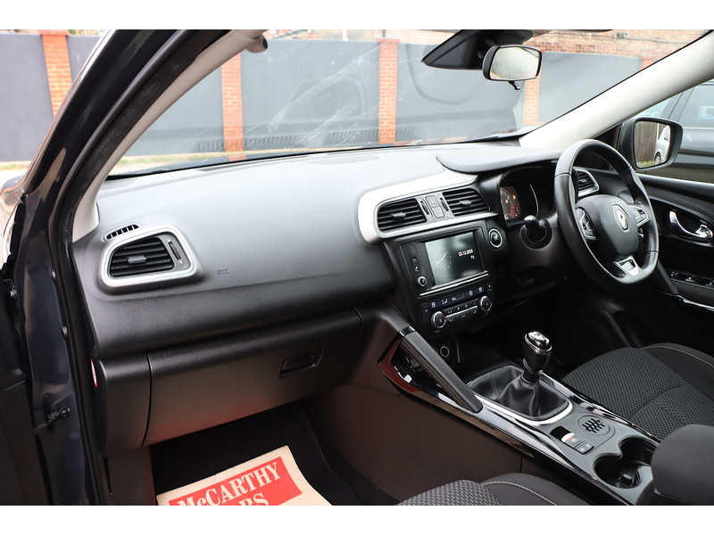 Renault 1.2 TCE DYNAMIQUE NAV SUV 5DR PETROL MANUAL SAT NAV BLUETOOTH STEREO APPLE CARPLAY JUST 2 OWNERS SAME OWNER FOR 6 YEARS 66000 MILES SH NO ULEZ CHARGE 72-74 Mitcham Road