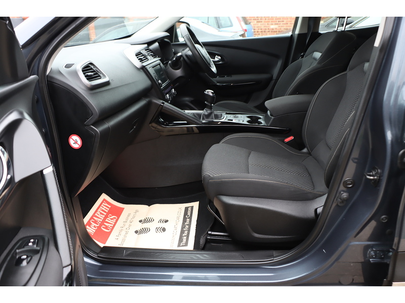 Renault 1.2 TCE DYNAMIQUE NAV SUV 5DR PETROL MANUAL SAT NAV BLUETOOTH STEREO APPLE CARPLAY JUST 2 OWNERS SAME OWNER FOR 6 YEARS 66000 MILES SH NO ULEZ CHARGE 72-74 Mitcham Road