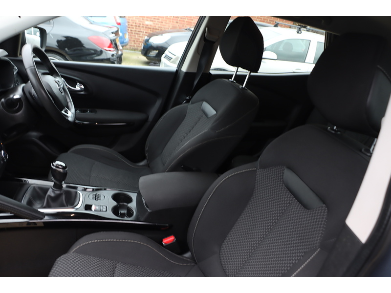 Renault 1.2 TCE DYNAMIQUE NAV SUV 5DR PETROL MANUAL SAT NAV BLUETOOTH STEREO APPLE CARPLAY JUST 2 OWNERS SAME OWNER FOR 6 YEARS 66000 MILES SH NO ULEZ CHARGE 72-74 Mitcham Road