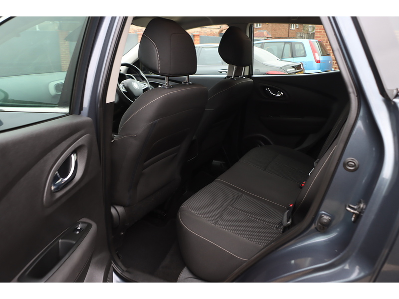 Renault 1.2 TCE DYNAMIQUE NAV SUV 5DR PETROL MANUAL SAT NAV BLUETOOTH STEREO APPLE CARPLAY JUST 2 OWNERS SAME OWNER FOR 6 YEARS 66000 MILES SH NO ULEZ CHARGE 72-74 Mitcham Road